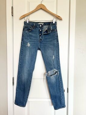 Levi’s Women’s Wedgie jeans Size 26 Straight leg Button fly Holey Grunge Casual